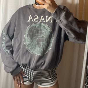 NASA OVERSIZED SWEATSHIRT